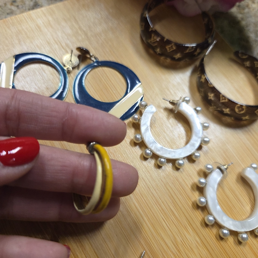Hoop Earrings Bundle Set of 5 - Lot - Picture 4 of 5